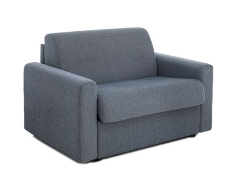 La nuova collezione poltronesofà propone una vasta scelta di divani, in tessuto o in pelle, che arredano con stile ed eleganza ambienti moderni e tradizionali. Pandi srl / Prodotti / Poltrone e Pouf Letto