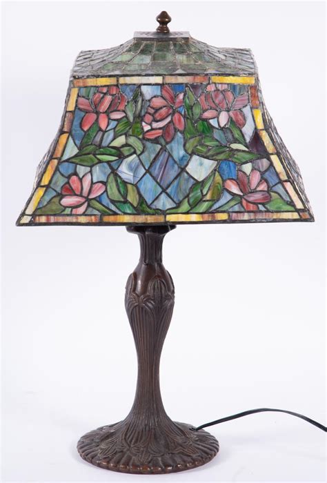 lot a tiffany style leaded glass table lamp