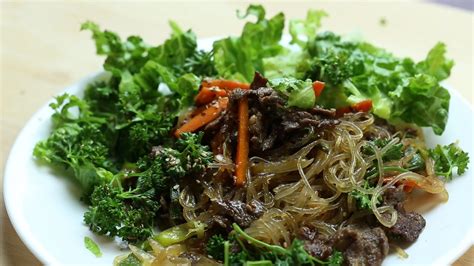 These korean beef bowls are so packed full of flavor that you won't want to eat anything else! Korean Bulgogi Noodle (Marinated Beef Noodle from Youn's ...