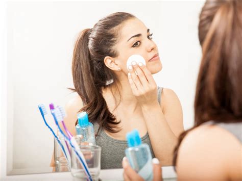 Top 10 Makeup Remover That Women Use Most Newsblare