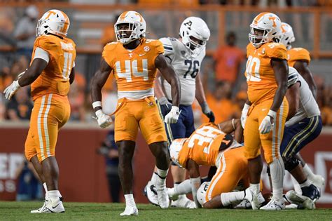 Tennessee Football Report Card Grading The Vols In 63 6 Win Vs Akron