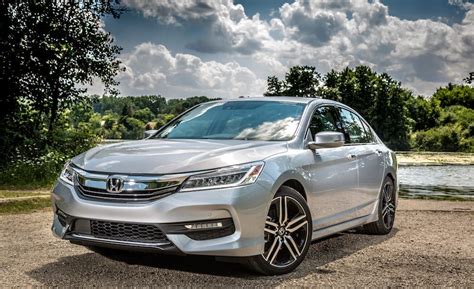 It continues to be a great (and fun) family car. Let's Build a 2017 Honda Accord! - AutoInfluence