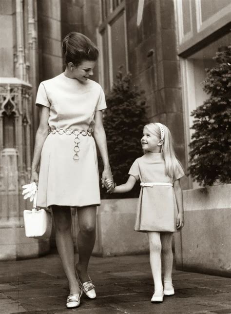 Women In Mini Skirts In The 1960s Mini Skirts High Fashion Women