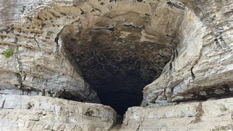 Hike To Cave In Rock In Illinois For A Great Nature Experience