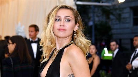 Miley Cyrus Deletes All Instagram Posts Including Those With Liam