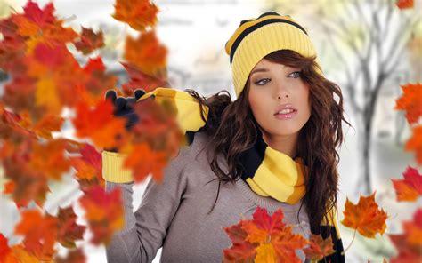 Autumn Fall Seasons Fashion Style Leaves Model Brunette Face
