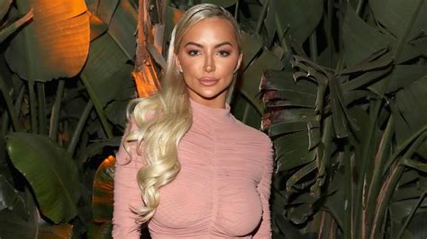 Playbabe Model Lindsey Pelas Vows To Never Get Rid Of Her Natural HH Boobs