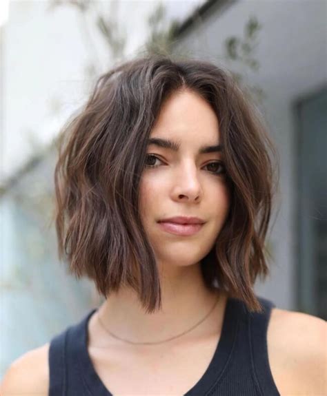 25 Middle Part Bob Hairstyles — Textured Bob Hairstyle