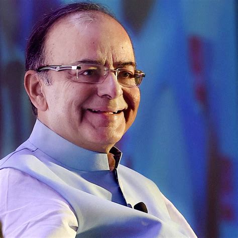FM Arun Jaitley discusses ways to step up trade with Singapore PM