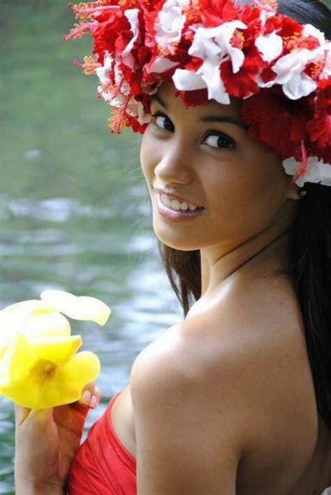 Pin By Linda Bruce On Hawaain Women In 2020 Polynesian Girls Tahiti