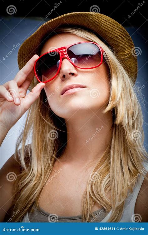Beautiful Blond Woman In Stylish Sunglasses Stock Image Image Of Pretty Straw 42864641