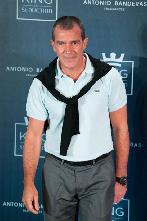Here you find the height of antonio banderas. Antonio Banderas presenta il profumo "King of Seduction ...