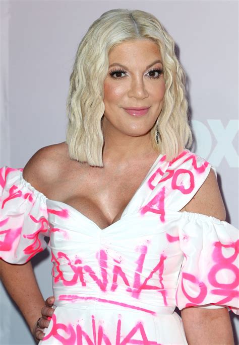 Victoria davey tori spelling (born may 16, 1973) is an american actress. Tori Spelling At BH90210 Peach Pit Pop-Up in Los Angeles - Celebzz - Celebzz