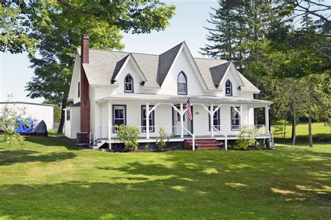 7 Victorian Farmhouses Youre Going To Want To Move Into Asap