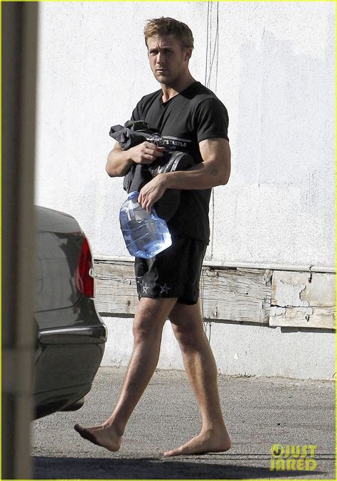 Barefoot Ryan Gosling Mma Class In Hollywood Photo 2613068 Ryan