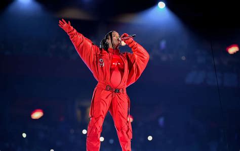 Rihanna Au Super Bowl Un Retour Scruté Vénéré Et Critiqué