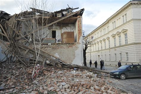 Ein erdbeben der stärke 6,8 hat die provinz elazig in der osttürkei erschüttert. Petrinja Nach Erdbeben / Schweres Erdbeben Erschuttert ...