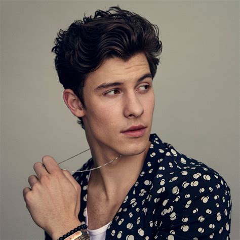 His father is of portuguese descent (from lagos) and his mother is. Shawn Mendes cantante canadese stupisce con il suo ultimo ...