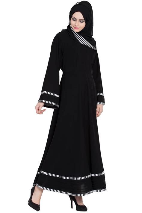 Dress tersebut memiliki pita hitam di lingkar perutnya maka senada dengan rok yang ia gunakan. Black Plain Crepe Full Umbrella Abaya With Hijab - MR ...