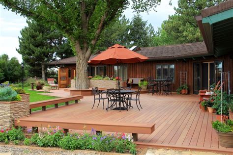 This Eco Friendly Deck Is Made From Fiberon Composite Decking The Step