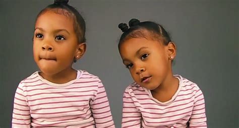 Video The Hilarious Moment These Twin Girls Realize They Look Exactly