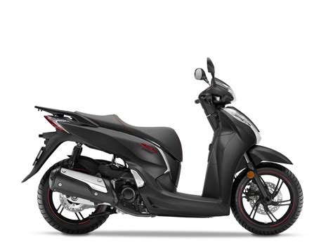 The model comes with the combi brake system and park brake lock for added safety features. Review of Honda SH Mode 125 2017: pictures, live photos ...