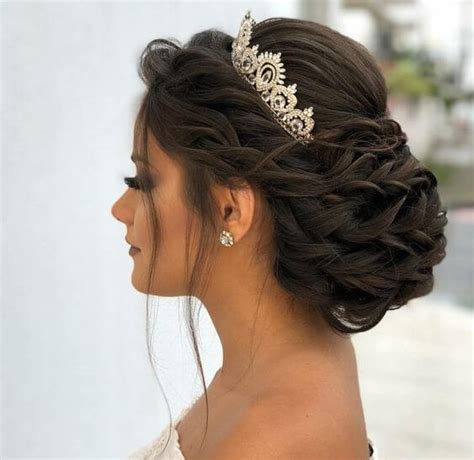 After all, its when you will be introduced as a newly married bride. 9 Reception Hairstyles for Indian Brides - Candy Crow