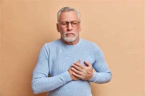 Chest Pain Symptoms Causes And Why You Should See A Doctor Flipping Heck