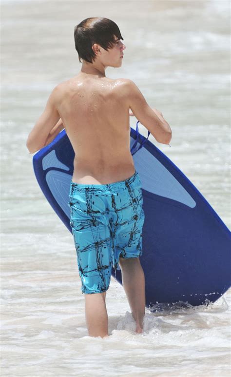 Justin Bieber Shirtless In Barbados Pictures