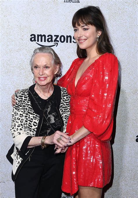 Dakota Johnson And Tippi Hedren At Suspiria Premiere 2018 Dakota Johnson Style Dakota Mayi