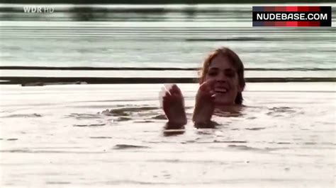 Katja Woywood Nude Swimming Der Sommer Des Glucklichen Narren 0 20