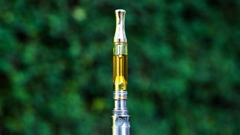 What it produces is smoke, not vapour, and the smoke is incredibly unpleasant and no, you can't put any kind of oil in a conventional vape. THC Vape Pen - Exploring Cannabis Vapes I Sugar Jacks Edibles
