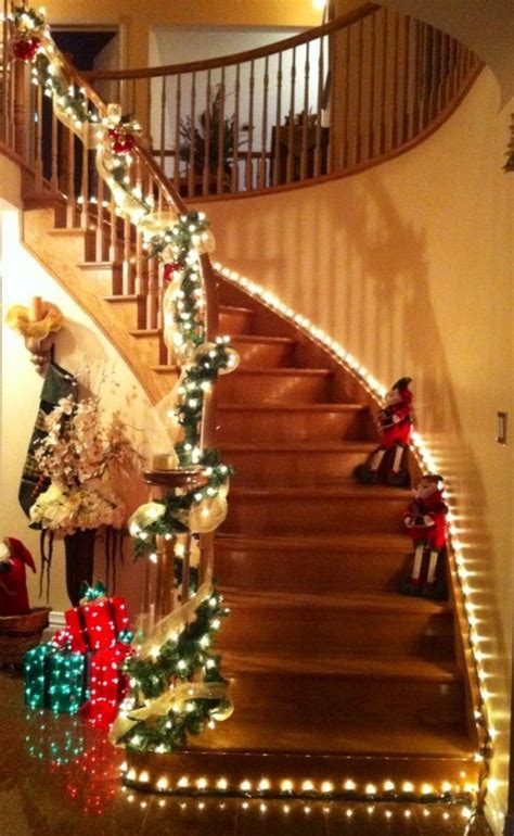 20 Brilliant Christmas Staircase Decorations That Will Make Your Holiday More Spectacular