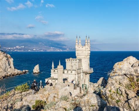 Crimea Tourism Hopes Rely On A New Bridge Tr