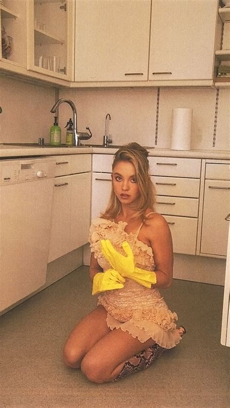 Sydney Sweeney Nude LEAKED Pics Sex Tape And Naked Scenes