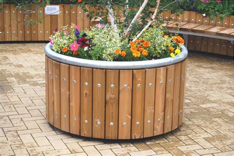 Brilliant Round Wooden Planters For Your Space
