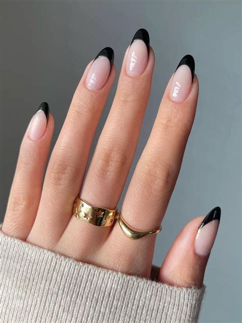 5 Aesthetics And Guide For Black Tip French Nails Indieyespls