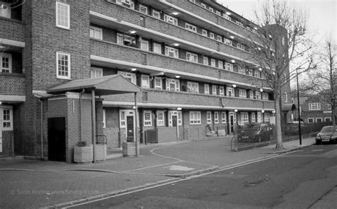 North Circular Wall Fortress Wapping Is No More But Still They Build Fences