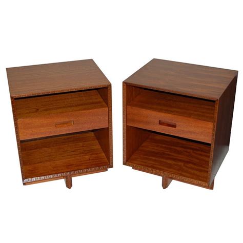 This included the orientation of the building on the site, choice of building materials, and all of the interior design — furniture, lighting, art glass. Frank Lloyd Wright Nightstands at 1stdibs