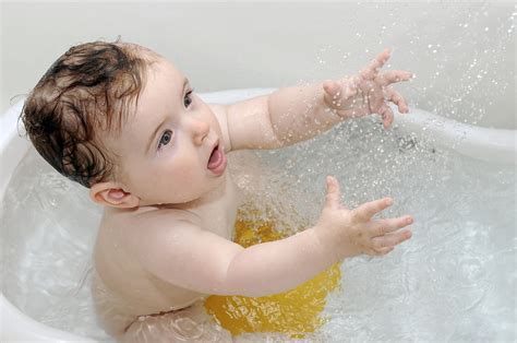 Página Transferir Explicación Bañar A Un Bebe En La Ducha Complejo
