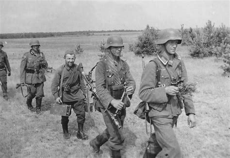 Wehrmacht Soldiers And Hiwi Of Grenadier Regiment 460 Eastern Front