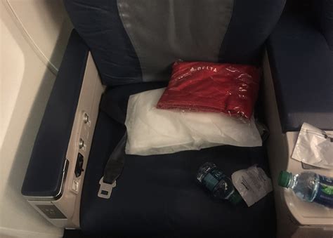 Flight Review Delta B757 First Class — Maui To Seattle