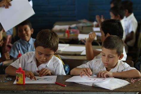 Niños Estudiando Niños Trabajando