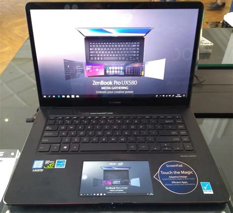 Asus Zenbook Pro 15 Ux580 Laptop Touchscreen Dengan Screenpad Pertama
