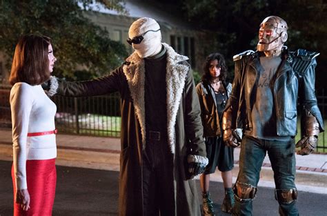 Doom Patrol Ep Jeremy Carver On Casting And Supervillain Cockroaches