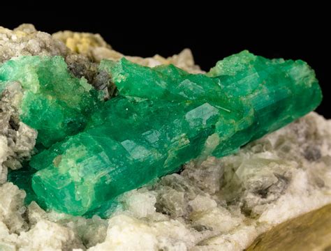 Emerald Crystals - Sacred Source Crystal Blog