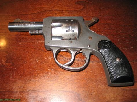 Pistols H And R Snub Nose Revolver 22 Lr Model 622