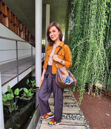 9 Ide Outfit Kuliah Ala Najwa Shihab Yang Fashionable Banget Mc Texstyle Blog
