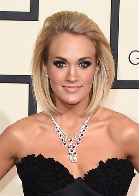 Photos Carrie Underwoods Grammys Hair And Makeup — Rocks Stunning