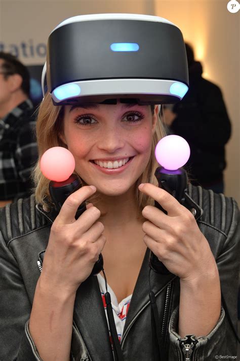 Camille houssière, better known as camille lou, is a french singer, musician, and actress born on 22 may 1992 in bersillies, nord, france. Exclusif - Camille Lou lors de la soirée Experience ...